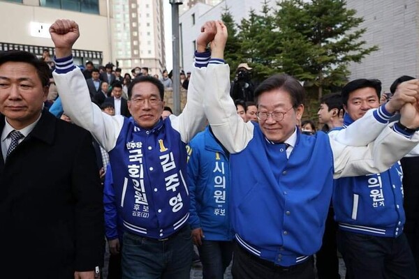 ▲이재명 대표가 김포를 방문, 민주당 후보들을 지지하고 있다(사진제공-김주영 후보 선거사무소)